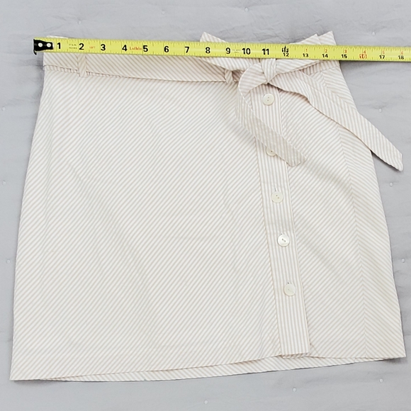 Vineyard Vines Seersucker Wrap Skirt, Size 2 - Picture 7 of 9